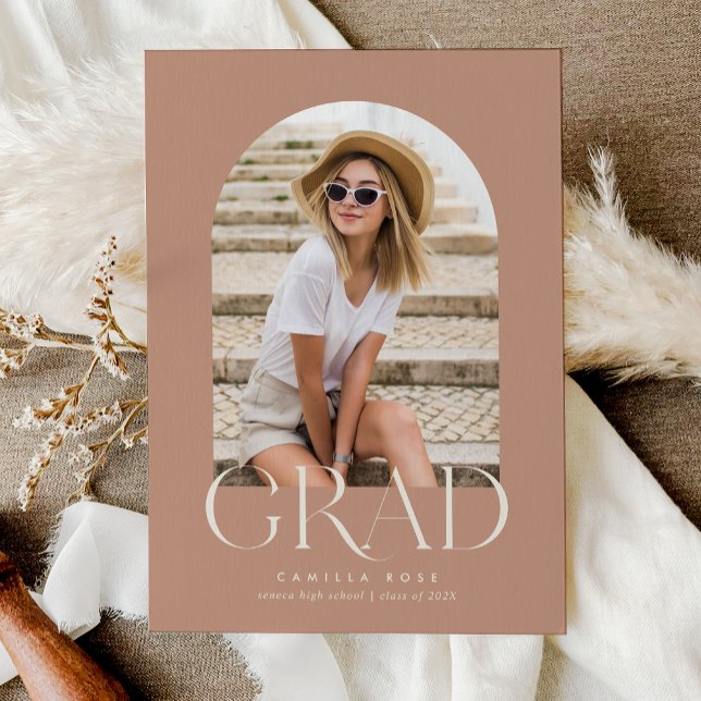 Wüstenrot Moderner Minimalistischer Abschluss Ankündigung (Desert Blush Modern Minimalist Arch Graduation Announcement)