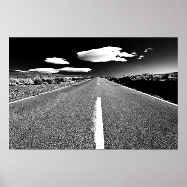 Wüstenstraße in Schwarz und Weiß Poster (Vorne)