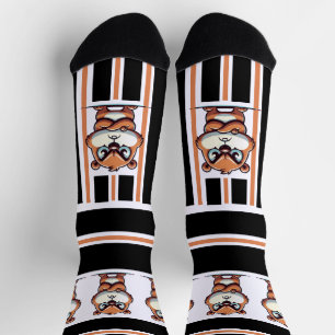 Wütende Cartoon-Stier-Crew-Socken Socken