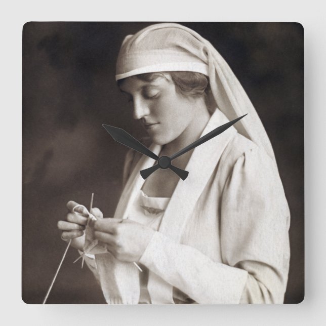 WWI Nurse Strickpullover Quadratische Wanduhr (Vorderseite)