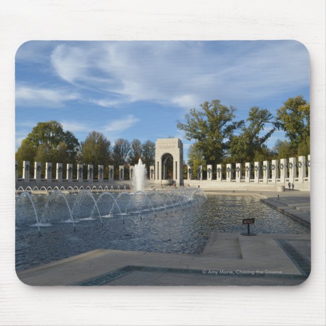 WWII Denkmal-Brunnen. Atlantische Seite Mousepad (Vorne)