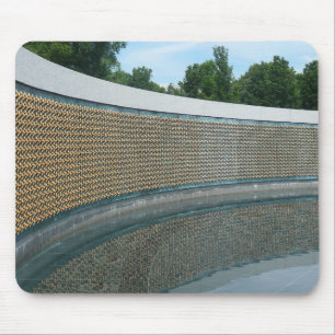 WWII-Mahnmal Freedom Wall in Washington DC Mousepad
