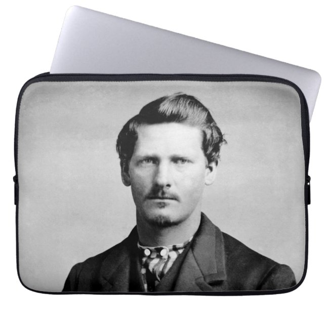 Wyatt Earp: Lawman, Gunfighter, Saloon Keeper Laptopschutzhülle (Vorderseite)