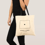 Wyoming Wedding Welcome Bag Tasche, Black Staat Ma Tragetasche<br><div class="desc">Begrüßungsgeschenktasche mit Kartengrafik. Ihre Gäste werden in ihrem Hotel einchecken und diese Tasche mit den Leckereien,  die sie erwarten,  finden. Sie können das Herz mit der Funktion "Weiter anpassen" an den Ort Ihres großen Tages positionieren.</div>