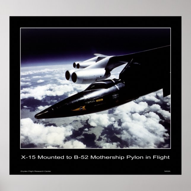 X-15 auf B-52-Mutterschiff Pylon im Flug montiert Poster (Vorne)