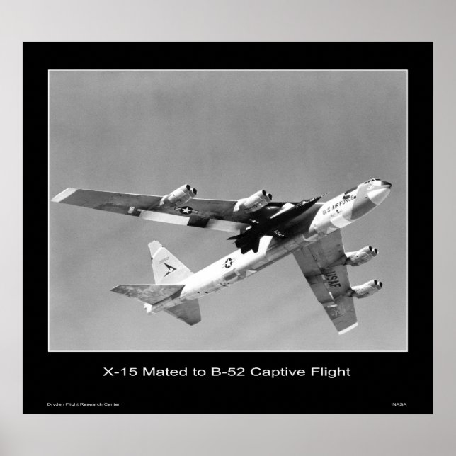 X-15 auf einen B-52 in Gefangenschaft gemasert - N Poster (Vorne)
