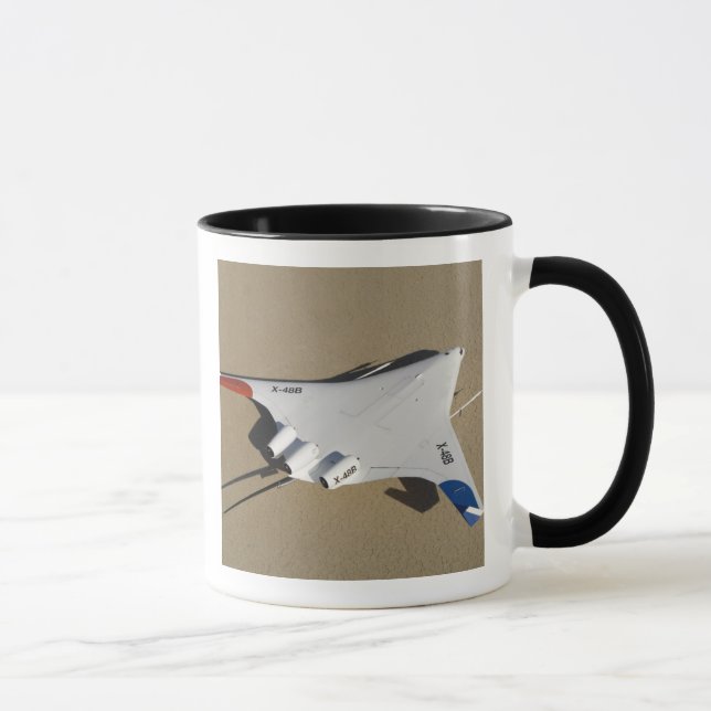 X-48B Blended Wing Body Unbemanntes Luftfahrzeug 2 Tasse (Rechts)