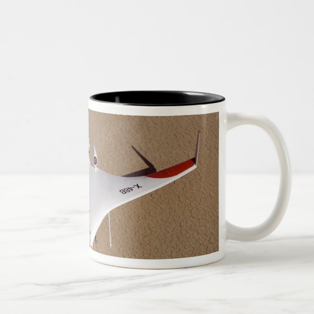 X-48B Blended Wing Body Unbemanntes Luftfahrzeug 3 Zweifarbige Tasse (Rechts)