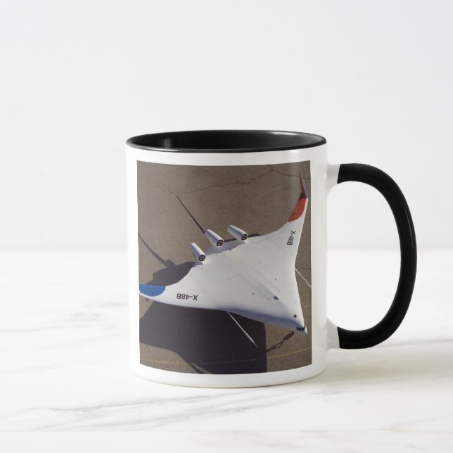 X-48B Blended Wing Body Unbemanntes Luftfahrzeug Tasse (Rechts)