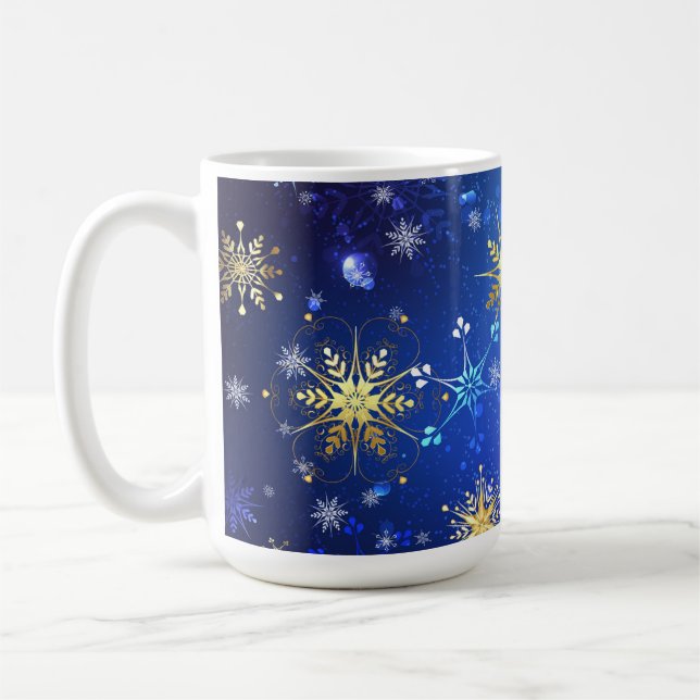 XMAS Blue Background mit goldenen Schneeflocken Kaffeetasse (Links)