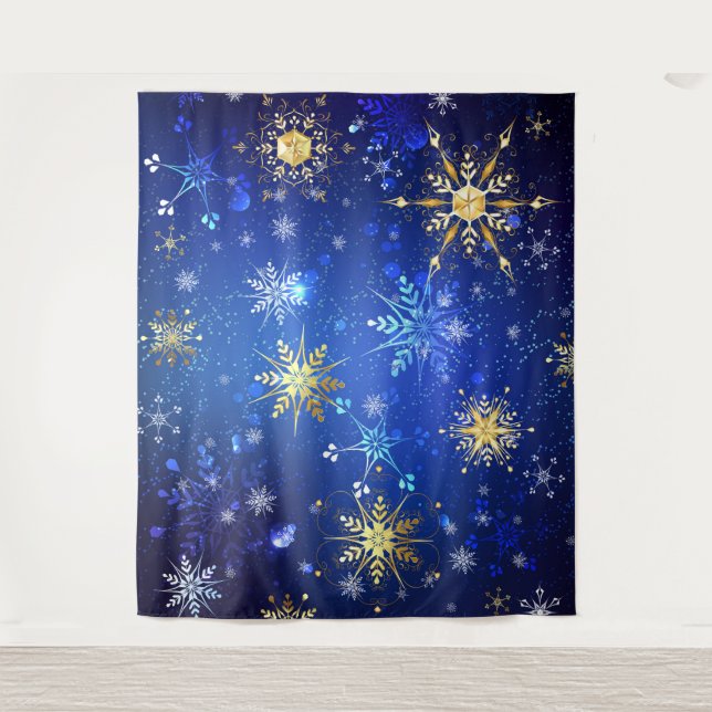 XMAS Blue Background mit goldenen Schneeflocken Wandteppich (Vorderseite)
