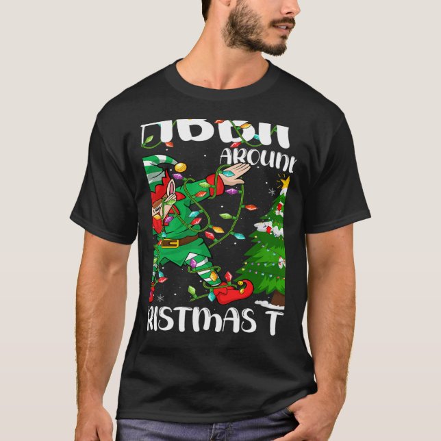 Xmas Lighting Elf Dabbing Around The Christmas Tre T-Shirt (Vorderseite)