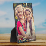 XOXO Best Friends Foto Gold Script BESTE FREUNDIN Fotoplatte<br><div class="desc">Niedliche Geschenke für Ihren Geburtstag oder Galentinstag! XOXO in fett gedruckten goldenen Skriptbriefen sowie Ihre individuelle Name und Foto.</div>