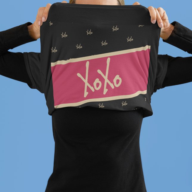 XOXO Black Hot Pink Gold Niedliche Typografie T-Shirt (Von Creator hochgeladen)