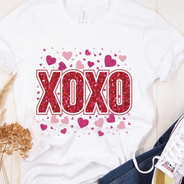 XOXO – Cute Pink Typography Valentine’s T-Shirt (Von Creator hochgeladen)