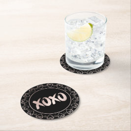 XOXO Herz rot pink | Handgebuchstabe Pinselstrich Runder Pappuntersetzer
