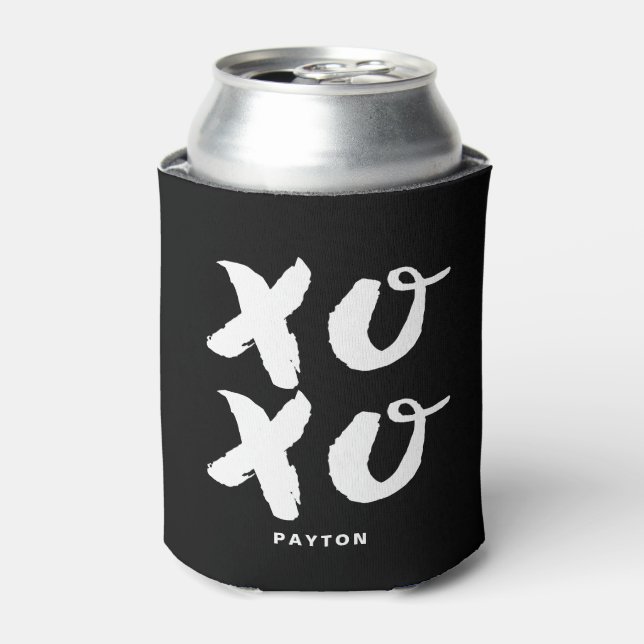 XOXO Hugs & Kisses Brush Typografie Black Dosenkühler (Kanne Vorderseite)