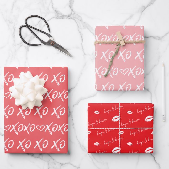 XOXO Hugs & Kisses Pinsel Skripte Rot & Rosa Geschenkpapier Set (Vorderseite)