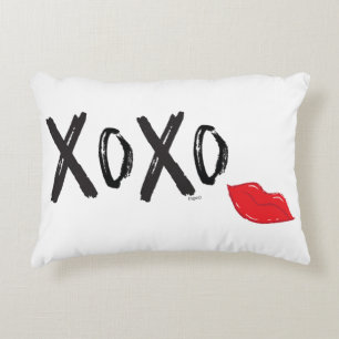 XoXo-Hugs-Kisses-with-Red-Lips Dekokissen