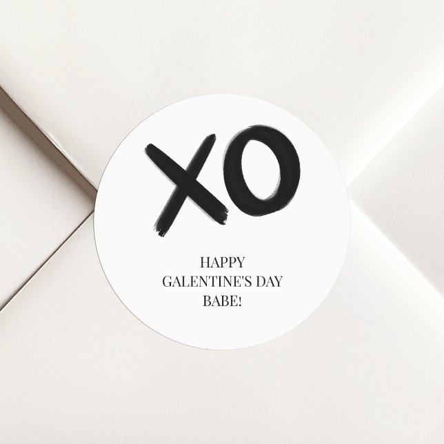 XOXO Schwarz-Weiß-Happy Galentine's Day Babe Runder Aufkleber (XOXO Black and White Happy Galentine's Day Babe Classic Round Sticker)