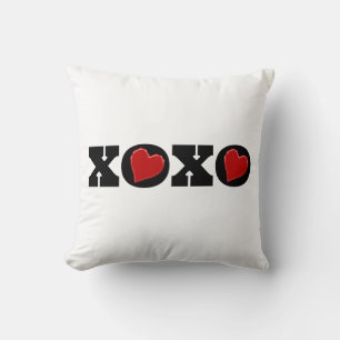 XOXO und Pfeil Kissen