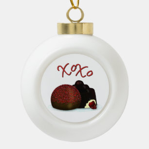 XOXO Valentine Bonbon and Dark Chocolate Keramik Kugel-Ornament