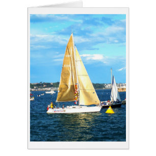 Yacht mit goldener Segel-Karte