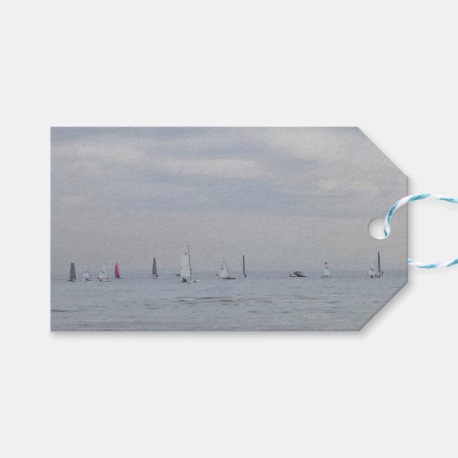Yacht race boats in a line geschenkanhänger (Vorderseite (Horizontal))