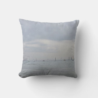 Yacht race boats in a line kissen