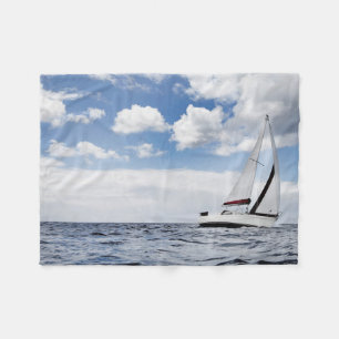 Yacht-Segeln in der hohen See Fleecedecke