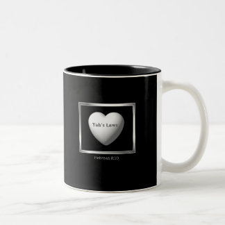 Yahs Gesetze sind auf unseren Herzen geschrieben Zweifarbige Tasse