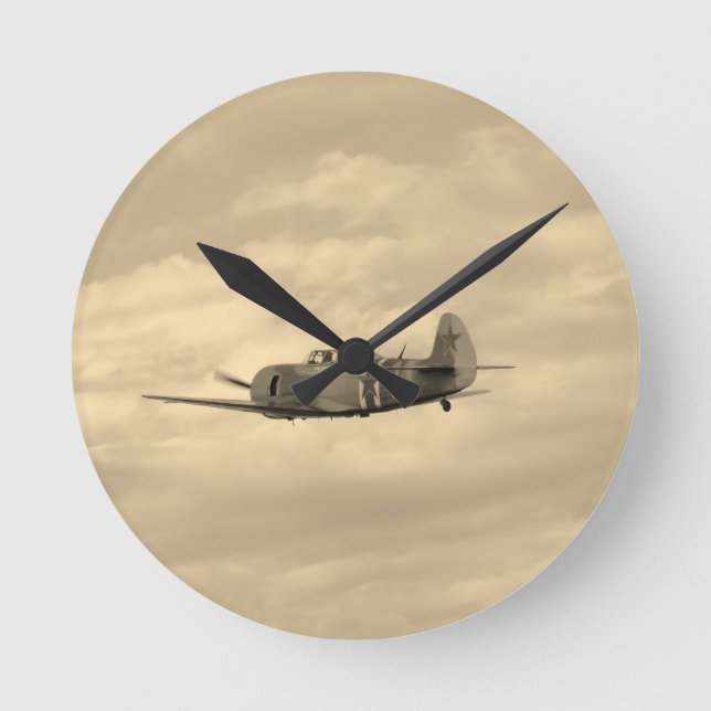 Yak 11 im Flug Runde Wanduhr (Vorderseite)