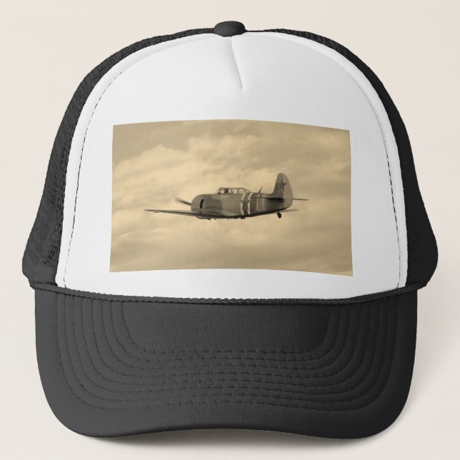 Yak 11 im Flug Truckerkappe (Vorderseite)