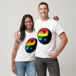 Yang mit Regenbogen T-Shirt