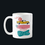 Yarnaholic strickendes Häkelarbeit-Zitat-Retro Kaffeetasse<br><div class="desc">Retro Entwurf, der ein populäres yarnaholic Sprichwort kennzeichnen, passend für Stricken und Häkelarbeitsüchtige (wie wir!). Die Garnphrase wird in lässige Versalientypographie geschrieben und "mich sind ein yarnaholic auf der Straße zur Erholung - gerade scherzend - ich sind auf der Straße zum Garnspeicher" liest. Die Ausrüstungsbeschreibungen ein LKW overladen mit Garn,...</div>