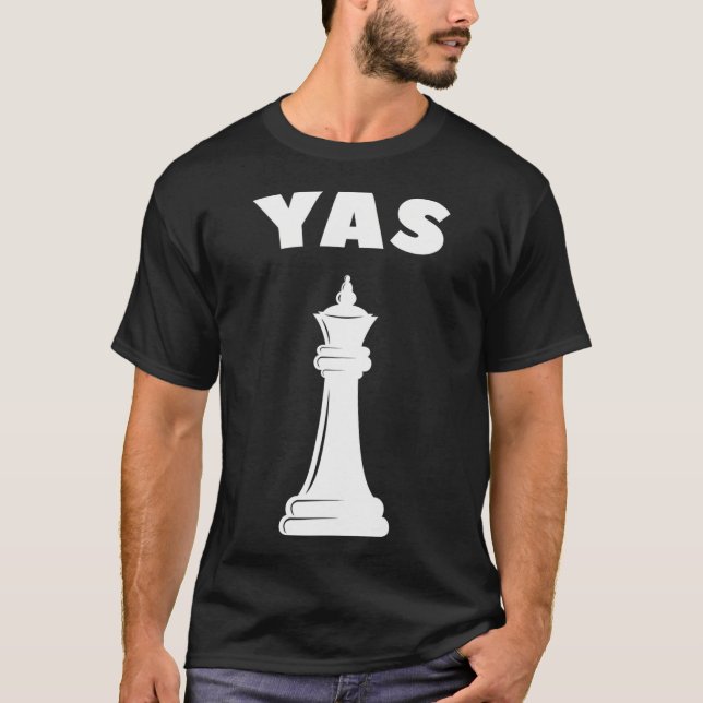 Yas Queen Funny Schach Piece Pun Schach Player T-Shirt (Vorderseite)