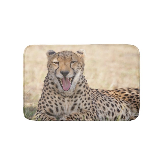 Yawning Cheetah Badematte (Vorderseite)