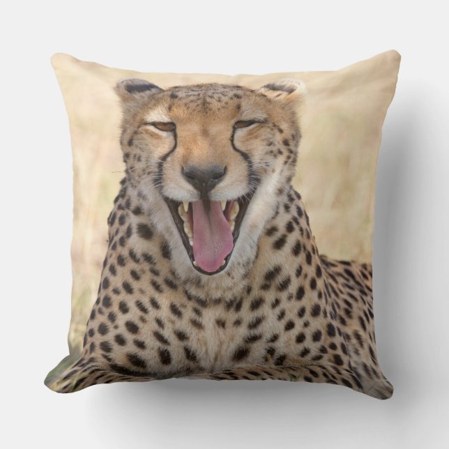 Yawning Cheetah Kissen (Vorderseite)