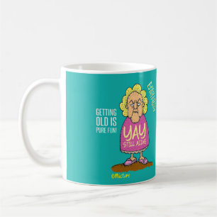 Yay, noch lebendig - mürrischer Blau-Cartoon alte Kaffeetasse