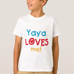Yaya m'aime des T-shirts et des cadeaux