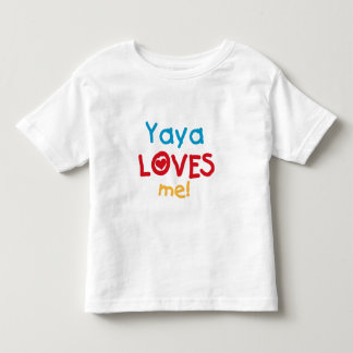 Yaya m'aime des T-shirts et des cadeaux