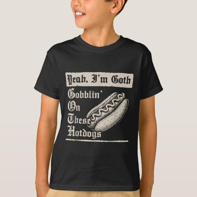 Yeah I'm Goth Gobblin' On These Hot Dogs  T-Shirt (Vorderseite)