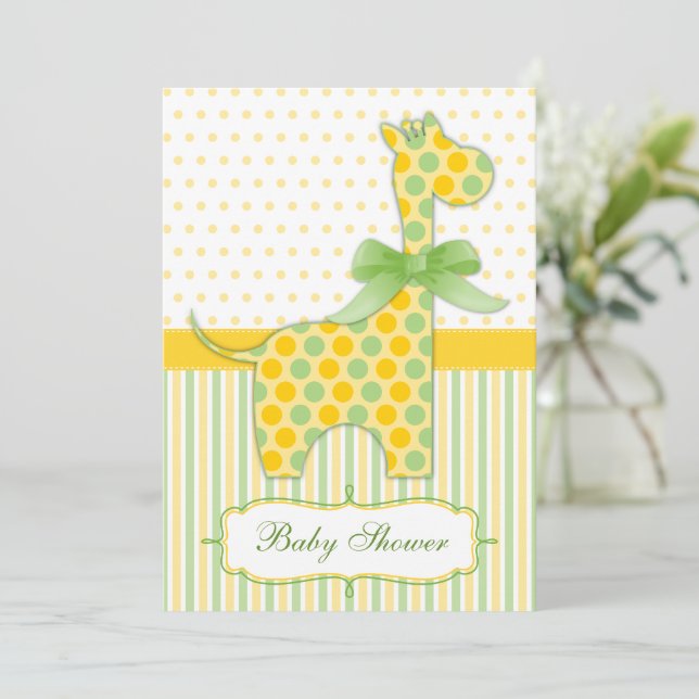 Yellow and Green Giraffe Baby Dusche Einladung (Stehend Vorderseite)