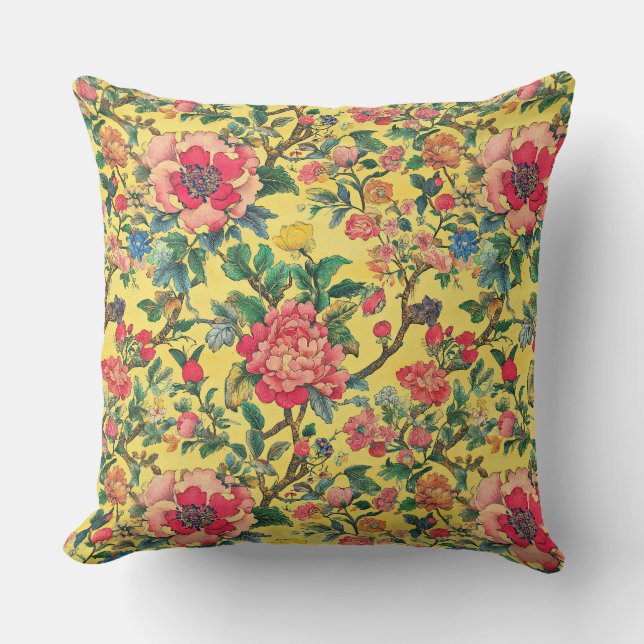 Yellow and Pink Chinoiserie Floral Kissen (Vorderseite)