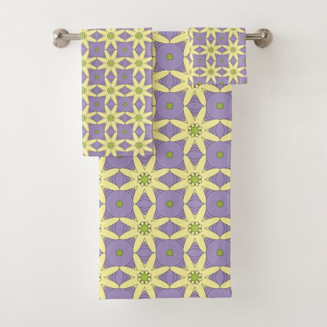 Yellow and purple geometric floral patterned  badhandtuch set (Insitu)