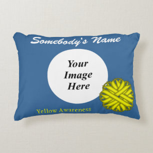 Yellow Blume Ribbon Template von Kenneth Yoncich Dekokissen