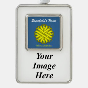 Yellow Blume Ribbon Tmpl(V-I) von Kenneth Yoncich Rahmen-Ornament Silber