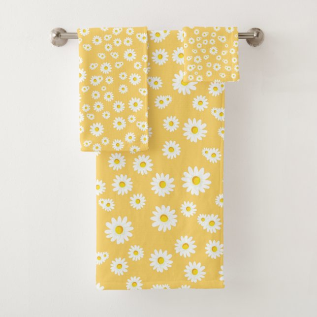 Yellow Boho Spring Daisies Pattern Badhandtuch Set (Insitu)