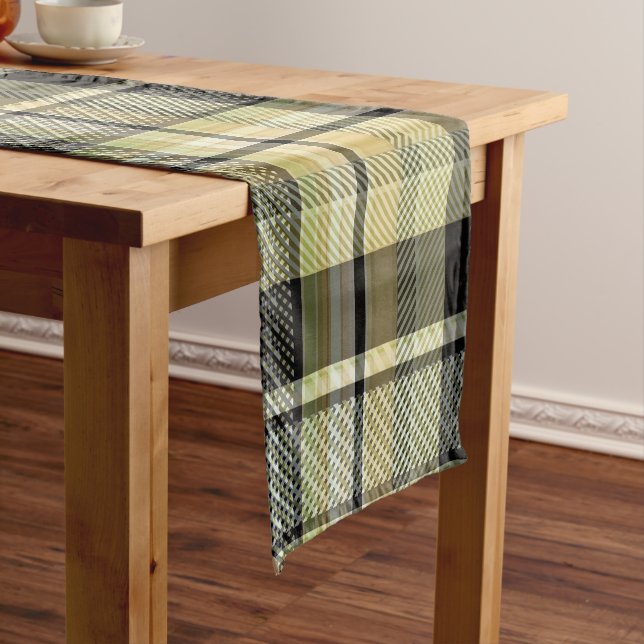 Yellow-brown tartan plaid.  kurzer tischläufer (Beispiel)