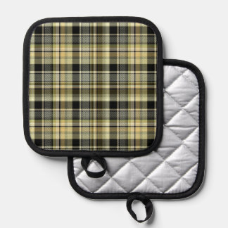 Yellow-brown tartan plaid. topflappen